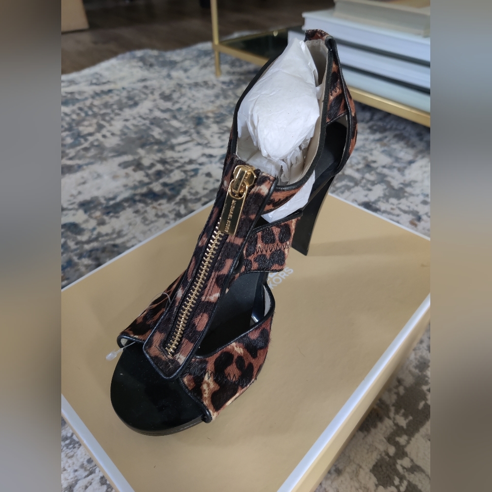 Michael Kors leopard print heel. Sz 7
